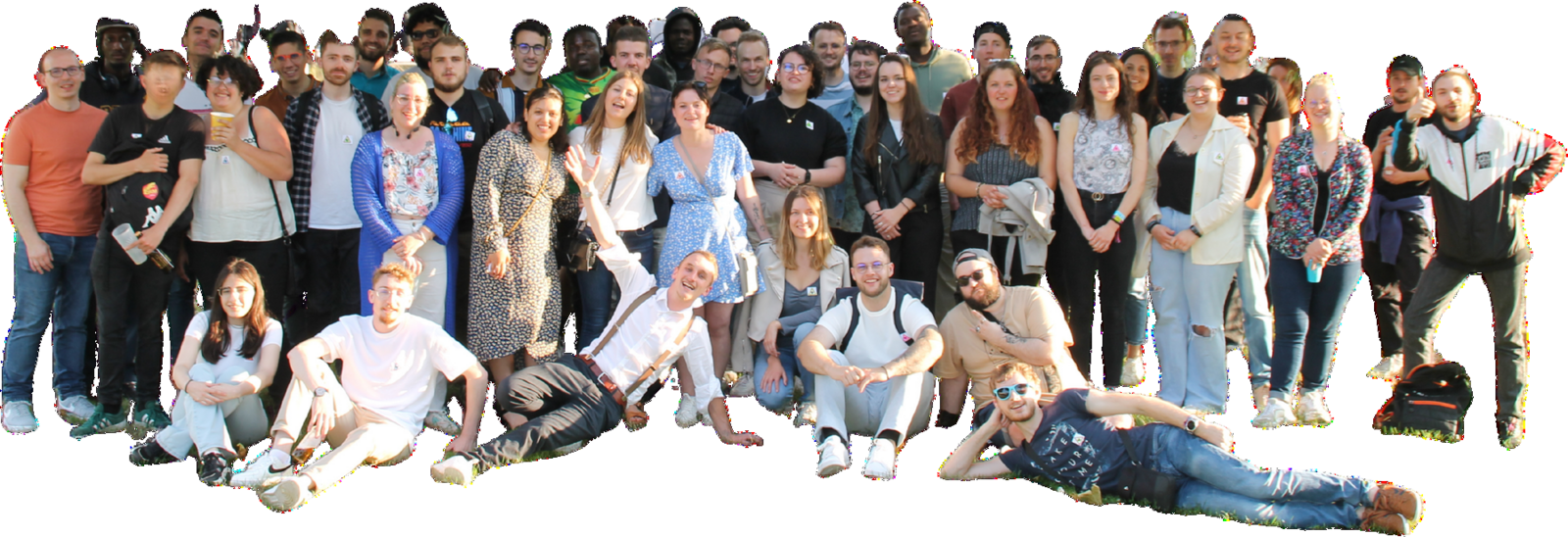 Un groupe de membres de Loutopia réuni lors d'un moment convivial